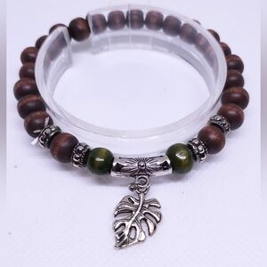 Men's Bracelet Beaded Brown New Leaf Charm NEW f57
